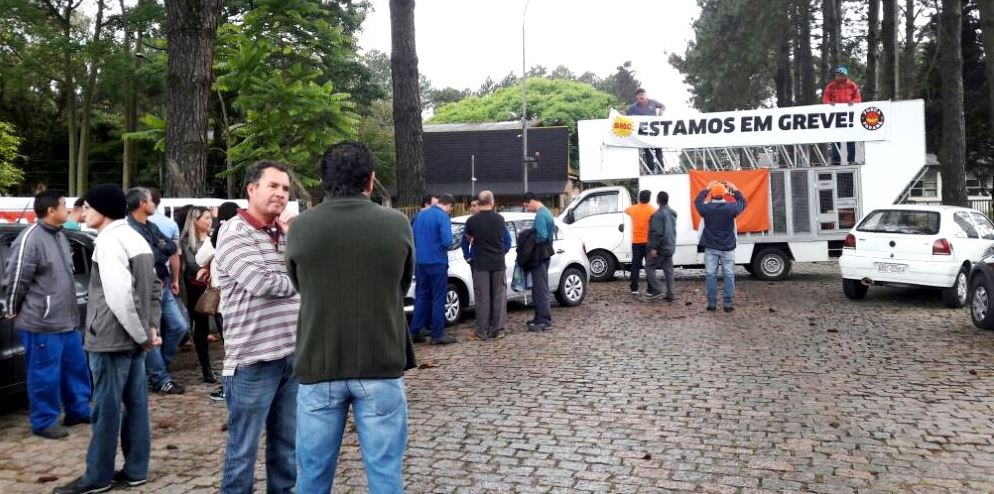 Eletrofam: Empresa não acerta salários atrasados e metalúrgicos entram em greve
